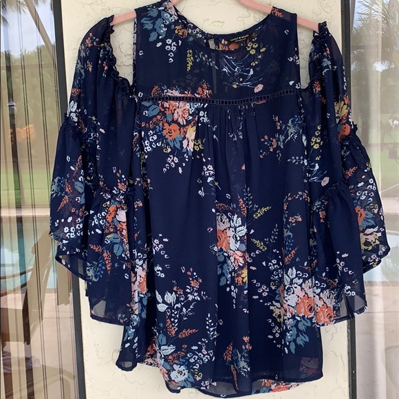 🌹 HOST PICK 🌹Gorgeous like brand new lucky brand blouse - Picture 1 of 4